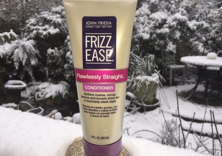Frizz Ease Flawlessly Straight conditioner